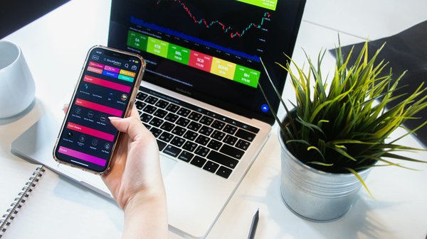 Maîtrisez Vos Frais Bancaires pour Une Gestion Optimale et Éclairée des Coûts